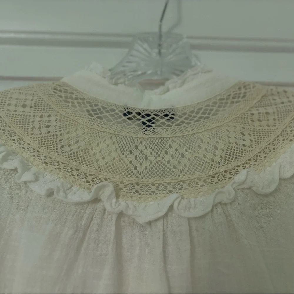 Like NEW Democracy White and Cream Lace Blouse Size Large - Picture 8 of 9
